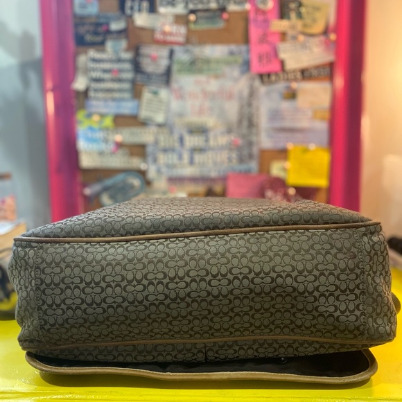 Gently loved authentic Coach messenger bag - Picture 5 of 16